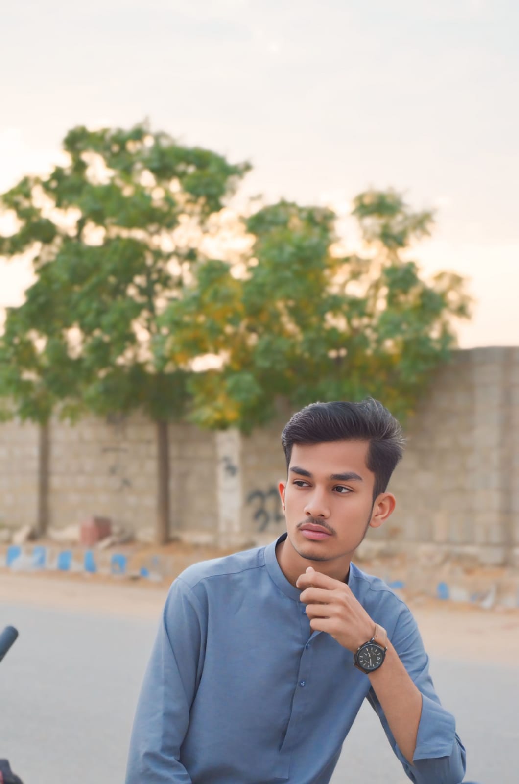 Pose 2